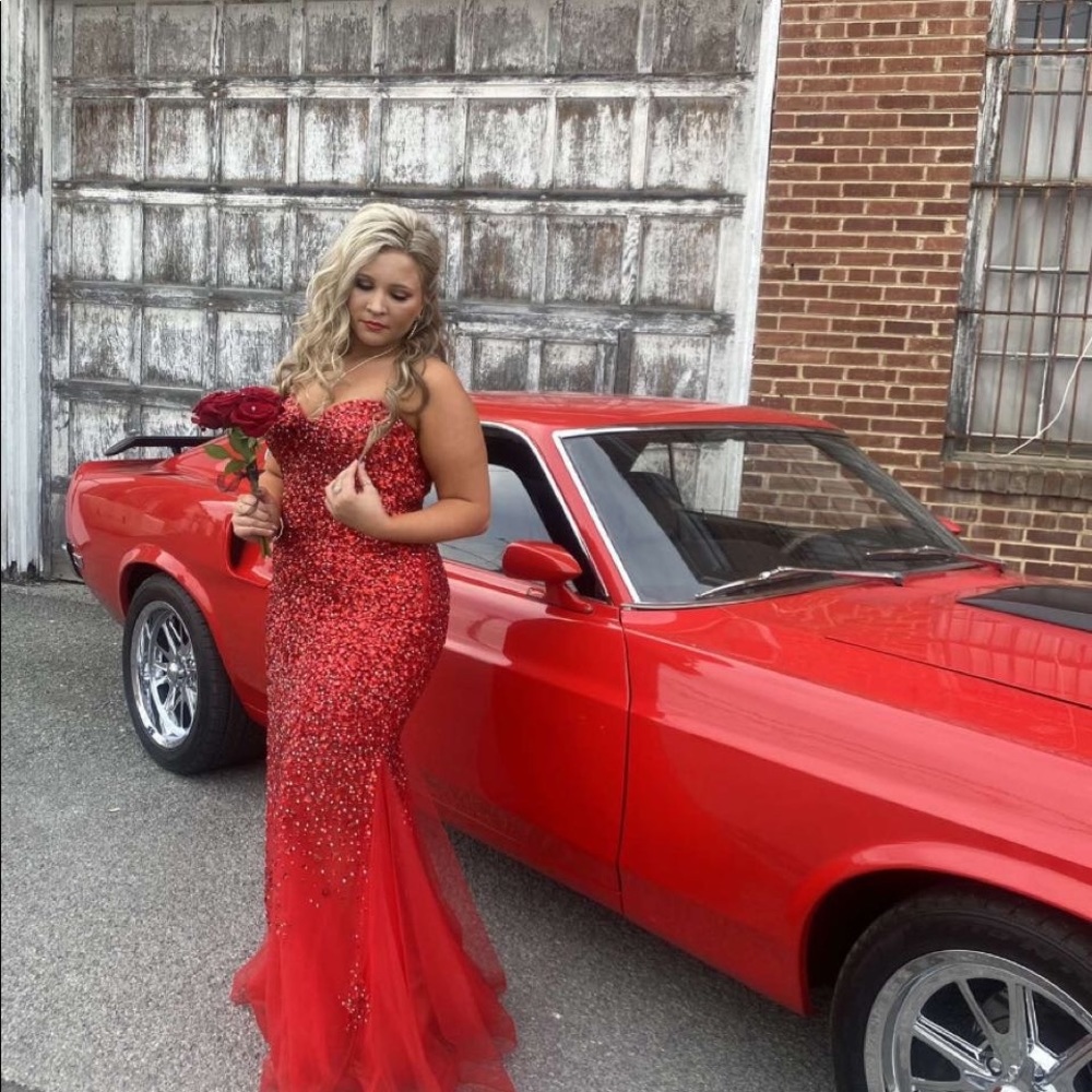 beautiful prom dress!